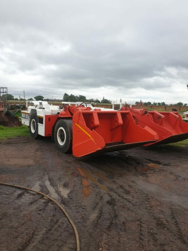 2 x BARLOW CAT 356 SCOOPS