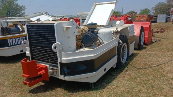2 x BARLOW CAT 356 SCOOPS - Image 4