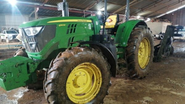 JOHN DEERE  6110M