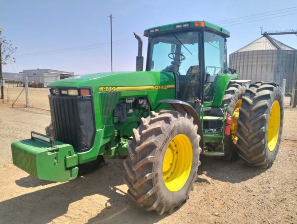 JOHN DEERE 8400
