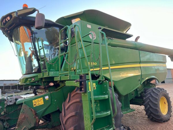 JOHN DEERE S660
