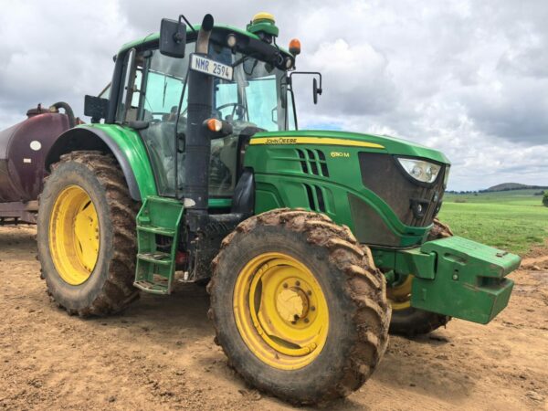 JOHN DEERE 6110 M