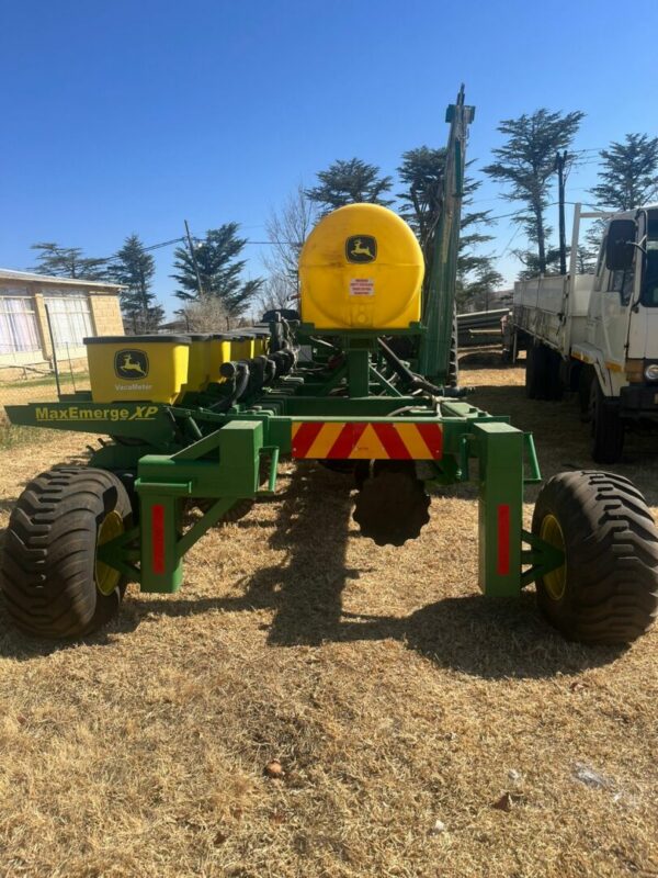 John Deere 12 row