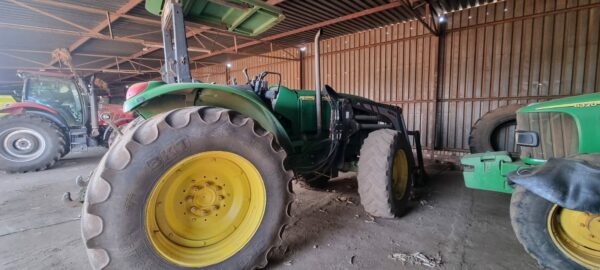 John Deere 6630
