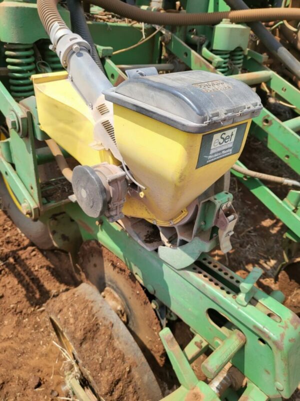 JOHN DEERE 2113 - Image 3