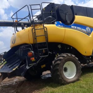 New Holland CR5080 Combine Harvester