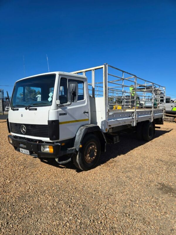 1214 mercedes benz econoliner - Image 3