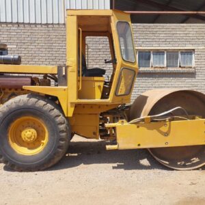 Case 12 ton vibromax roler